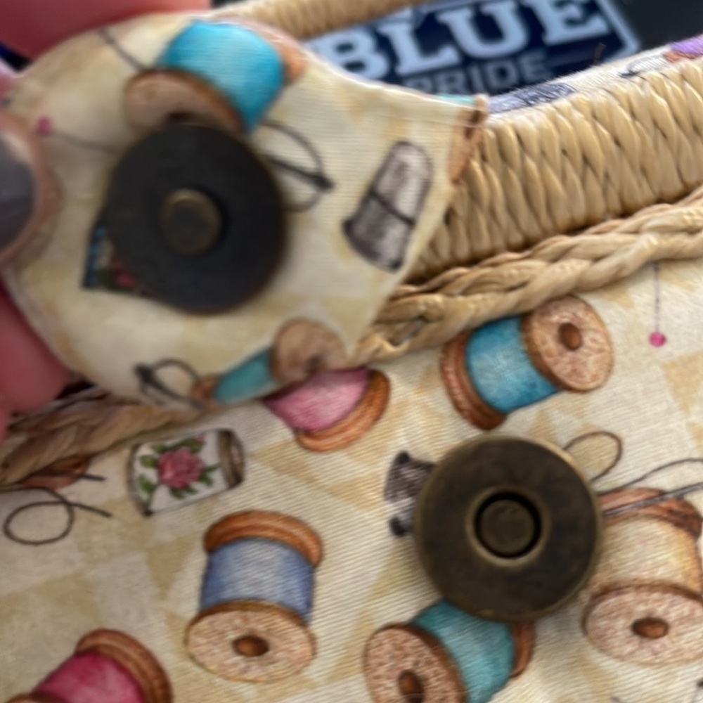 Small Sewing Thread Mending Padded Box - Picture 6 of 6